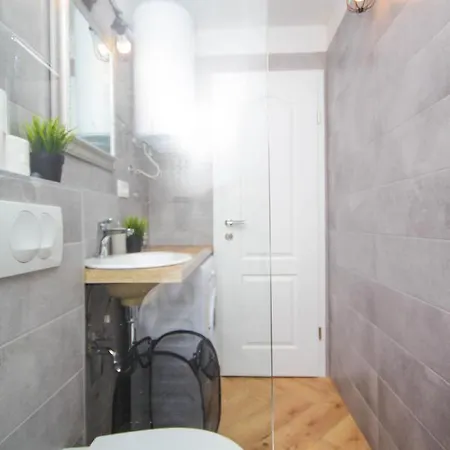 Lola's アパート *