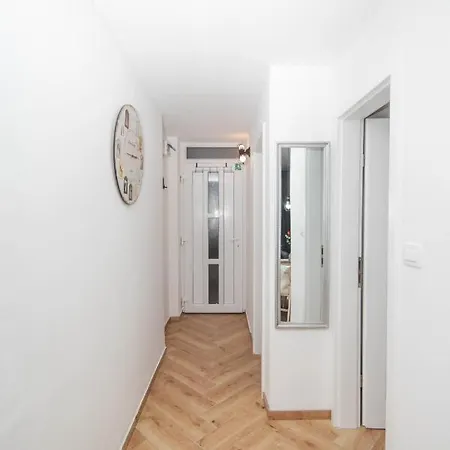 Lola's Apartment *